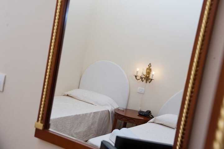 Room 6 of 17
