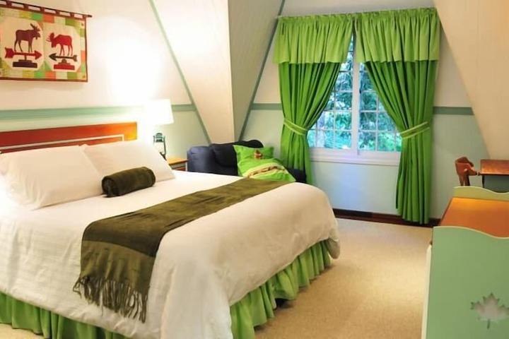 Room 5 of 18
