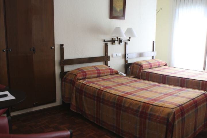 Room 6 of 42