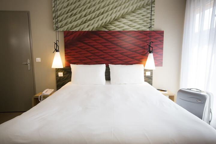 Room 8 of 84