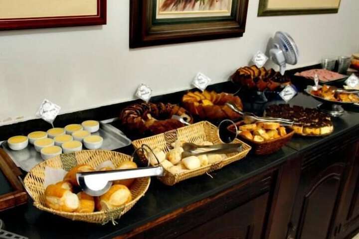 Dining 8 of 21