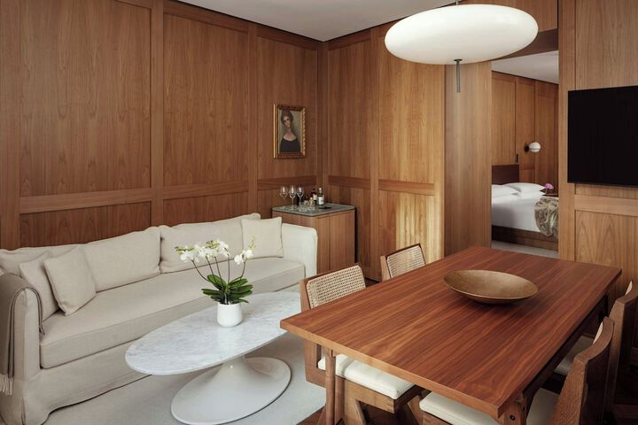Room 25 of 82