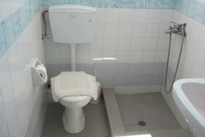 Room 9 of 25