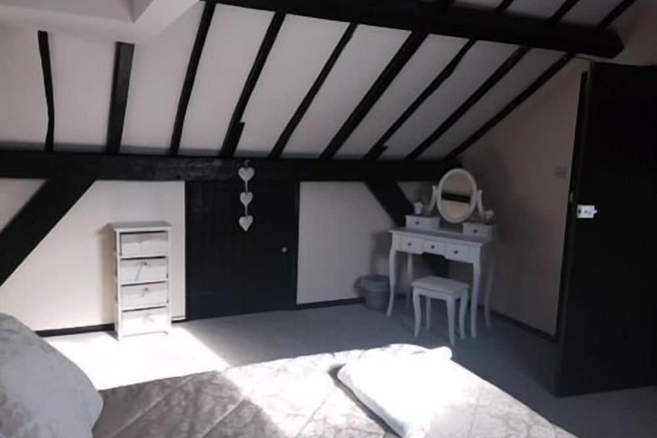 Room 4 of 15