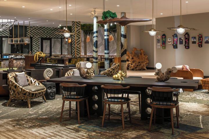 Lobby lounge