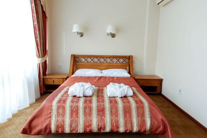 Room 27 of 69