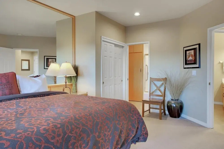 Room 4 of 18