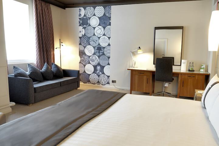Room 5 of 65