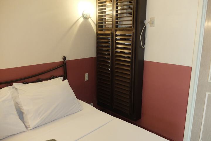 Room 5 of 114