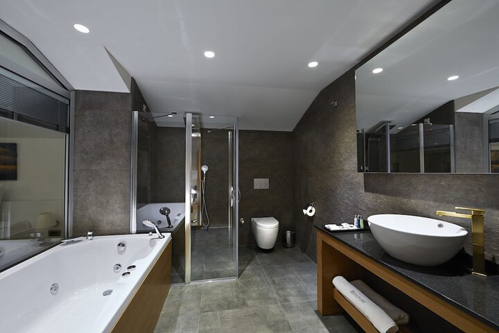 Jetted tub