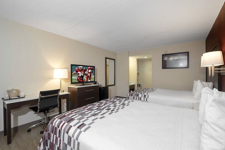 2 Queen Beds (6 of 12)