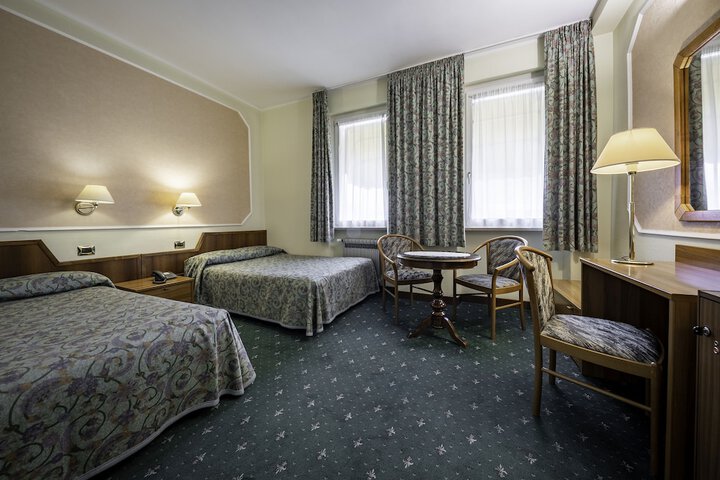 Room 32 of 100