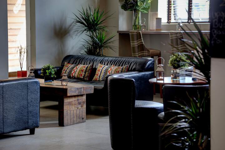 Lounge 95 of 106