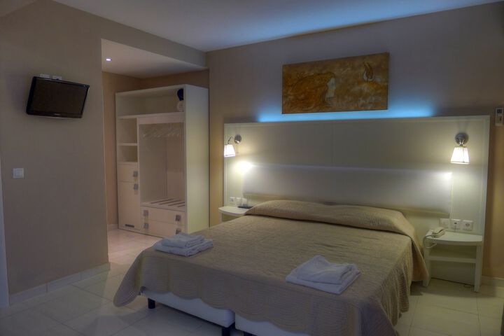 Room 27 of 108