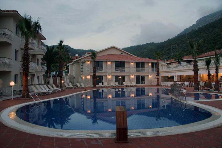 Pools & Facilities