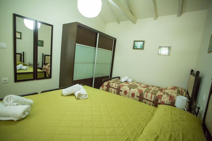 Room 2 of 79