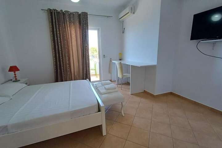 Room 27 of 67