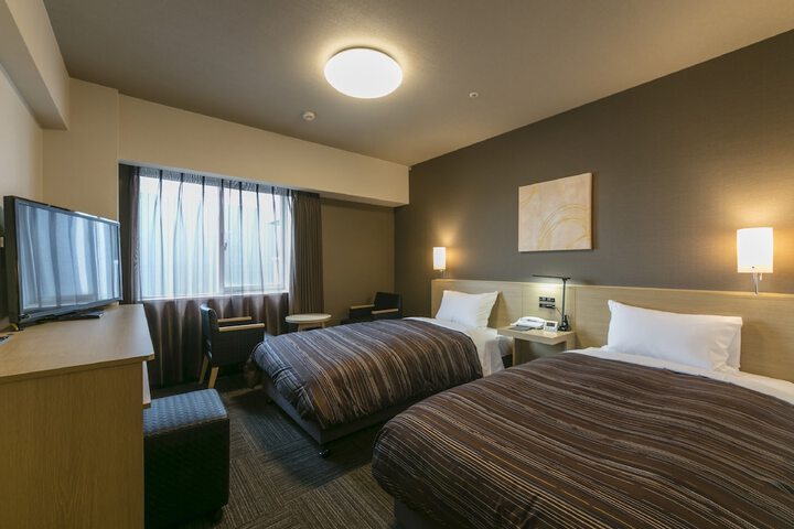 Room 11 of 37
