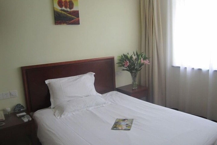 Room 10 of 19