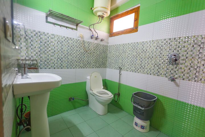 Room 26 of 40