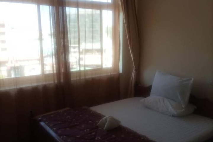 Room 12 of 36