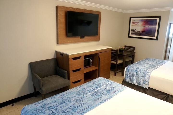 2 Queen Beds (4 of 9)