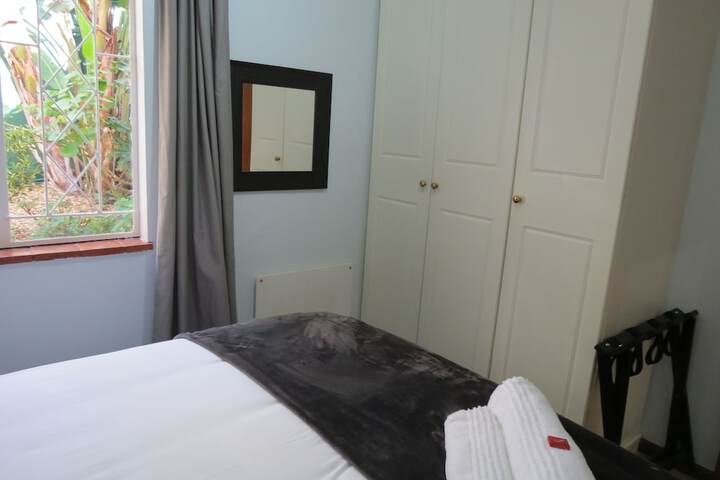 Room 4 of 49