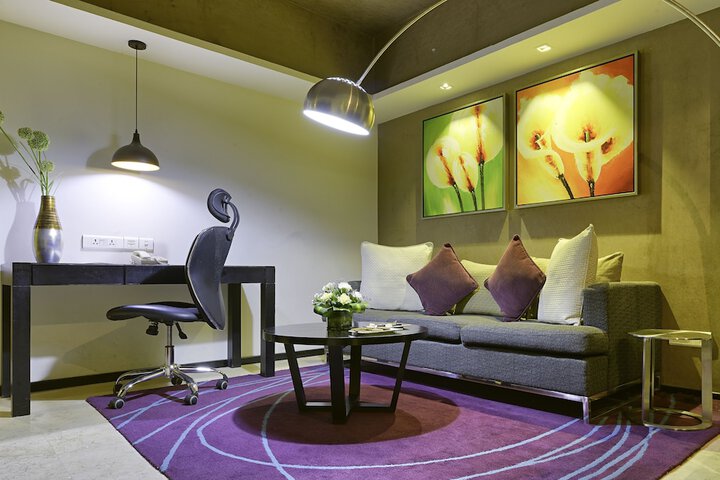 Room 9 of 35