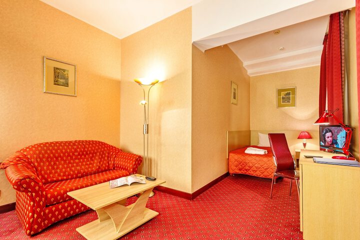 Room 6 of 79