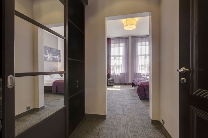 Room 13 of 65