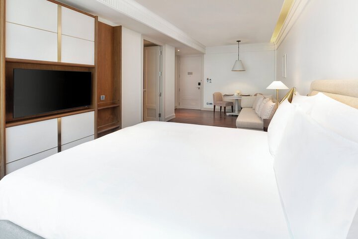 Room 18 of 160