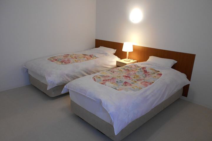 Room 7 of 30