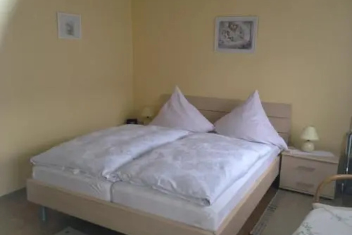Room 6 of 11