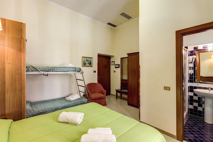 Room 43 of 83