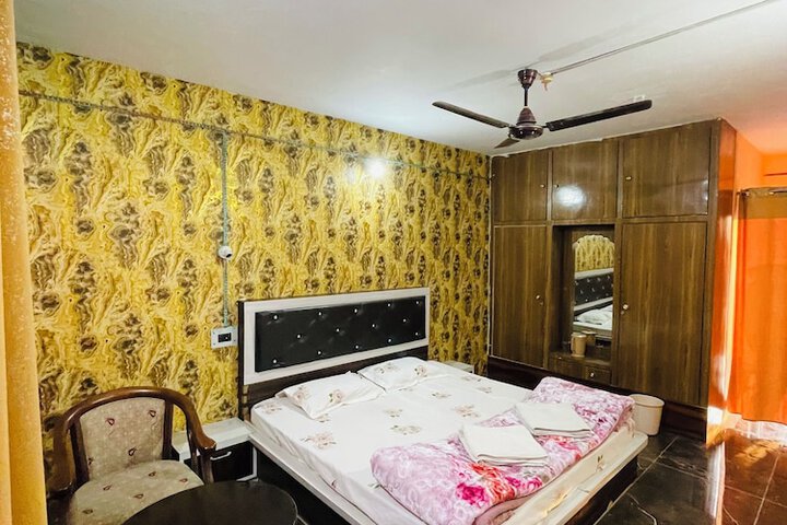 Room 8 of 17
