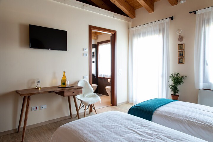 Room 29 of 61