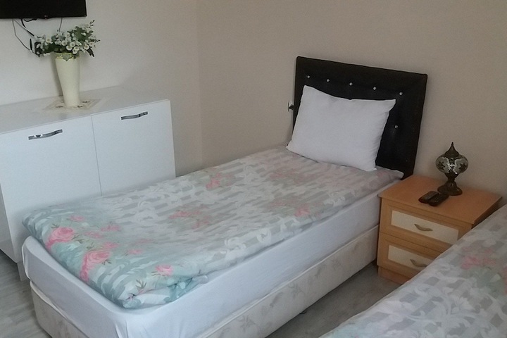 Room 10 of 185