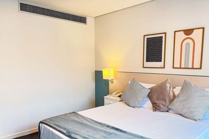 Room 2 of 103