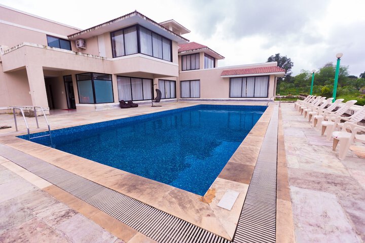 Pool 54 of 102