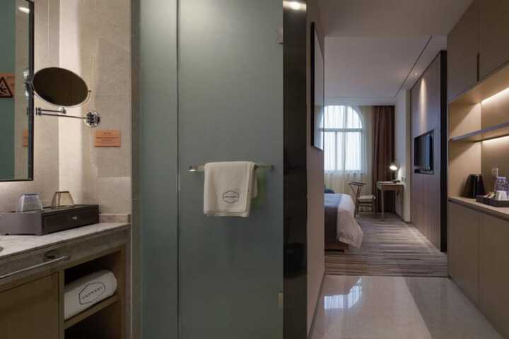 Room 6 of 19
