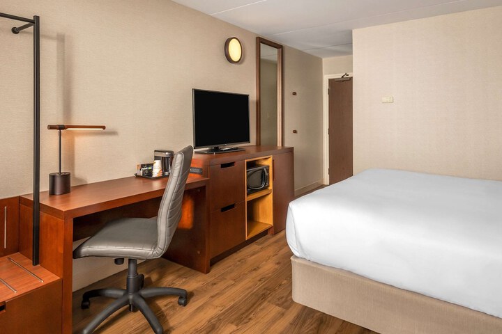 Room 21 of 83