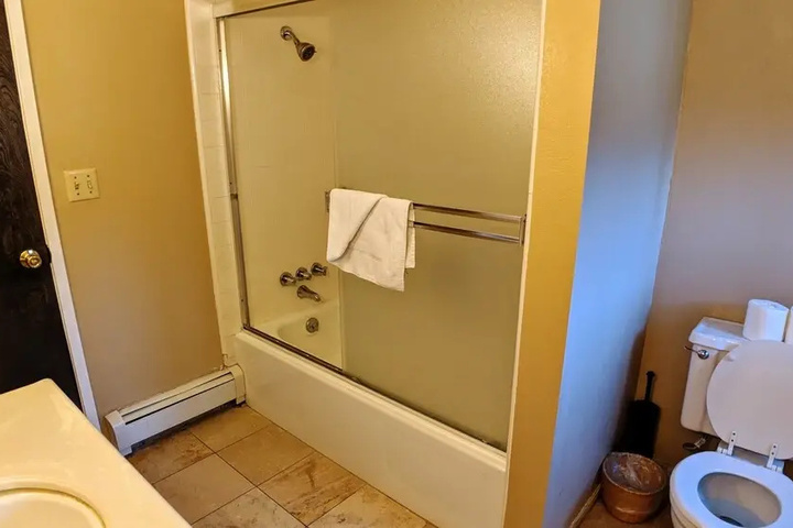 Room 8 of 25