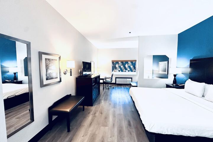 Room 16 of 33