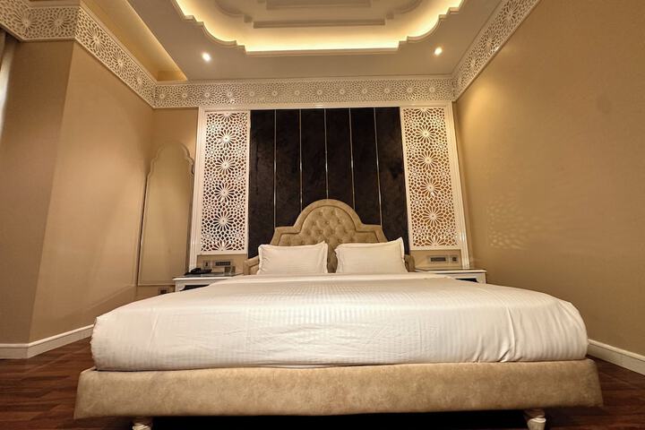 Room 12 of 37