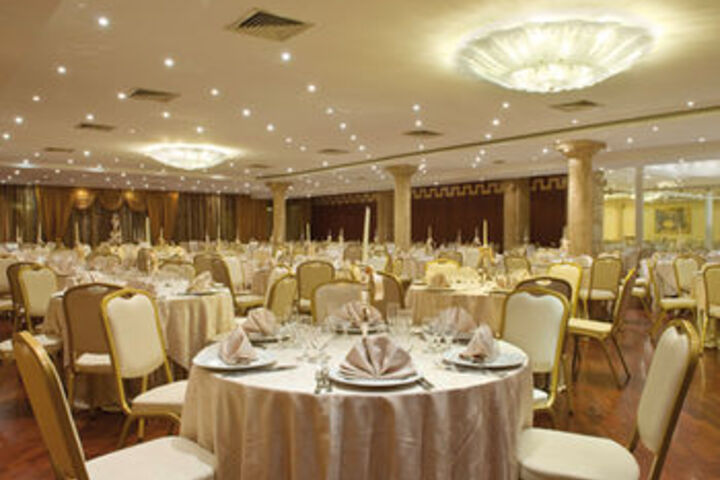 Ballroom/Hall 8 of 32