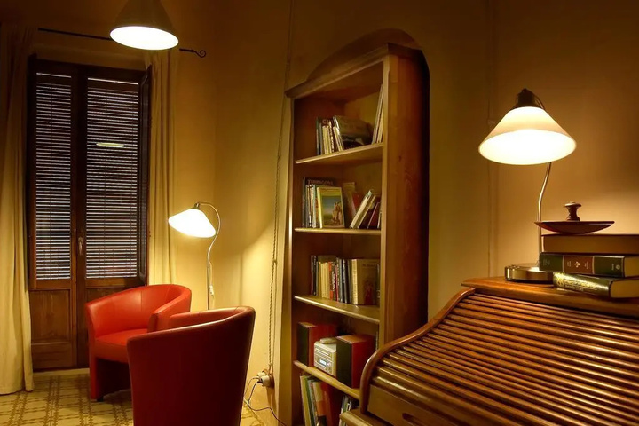 Room 2 of 11