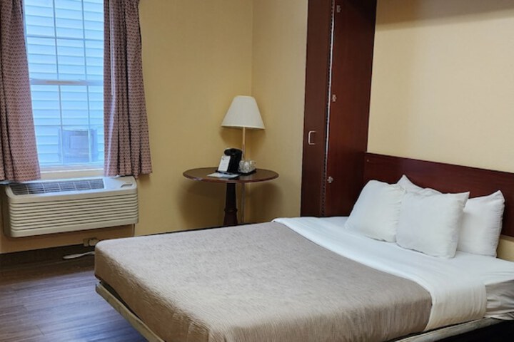 2 Queen Beds (2 of 12)