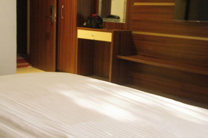 Room 10 of 26