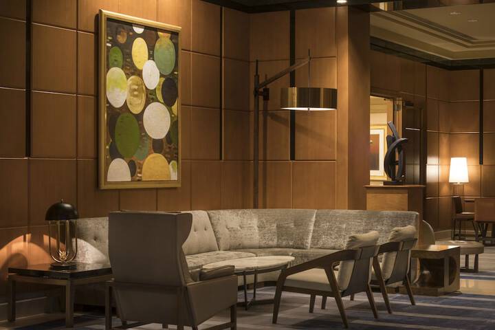 Lobby lounge