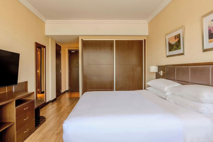 Room 13 of 77